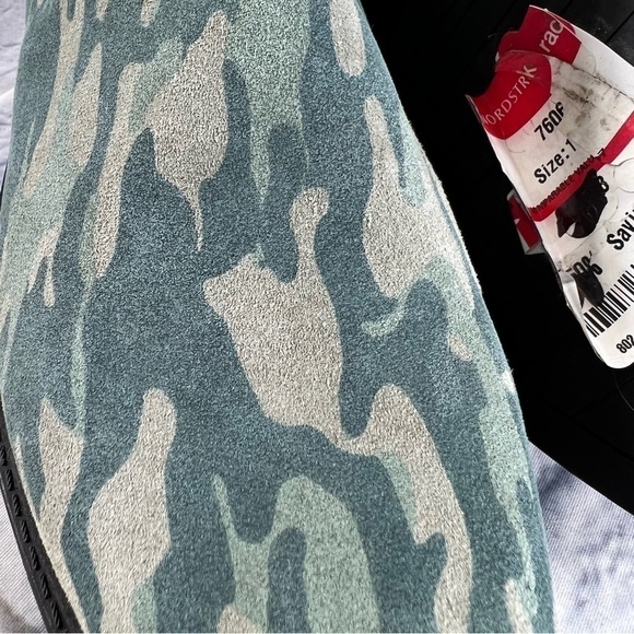 Kenneth Cole New York Levon 2.0 Welt Chelsea Boot
Olive Camouflage Ankle Boots - Picture 11 of 12